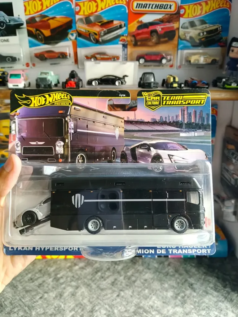 LYKAN HYPERSPORT team transport