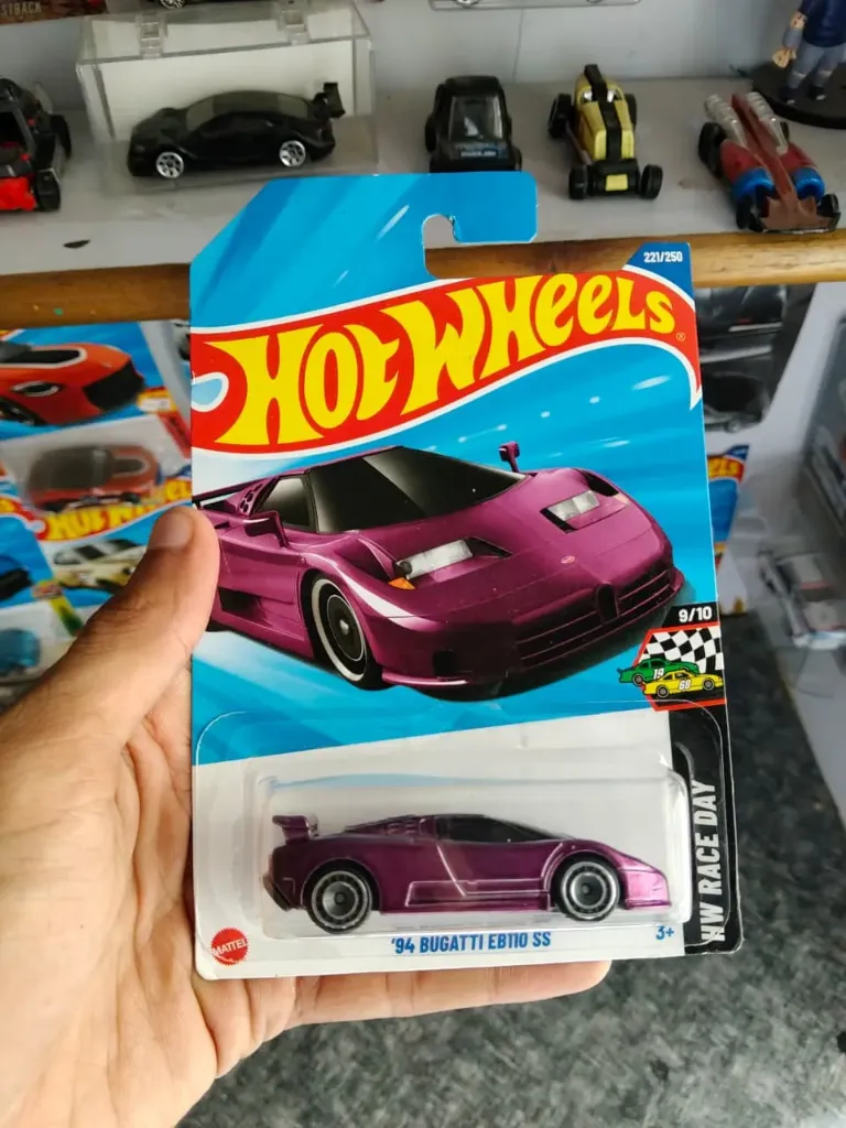 94 Bugatti EB110 SS – Super Treasure Hunt 2025 with a FREE protective case